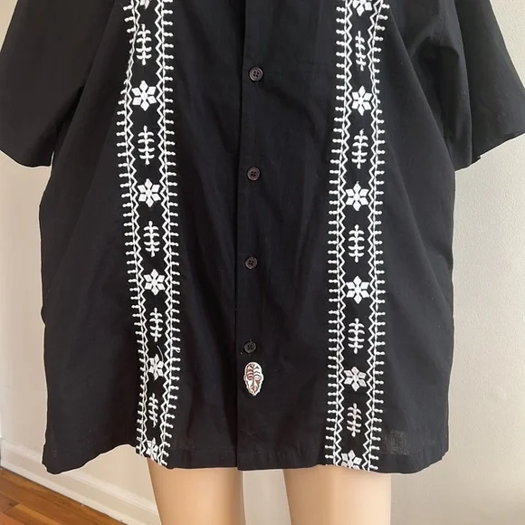 WNW Wayan Button Up Shirt Mens Embroidered Short Sleeve Size XL - Picture 3 of 11